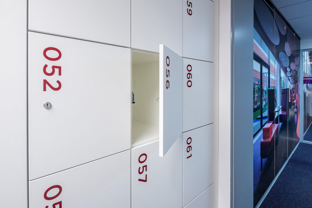 Smart lockers with Apple Watch Integration